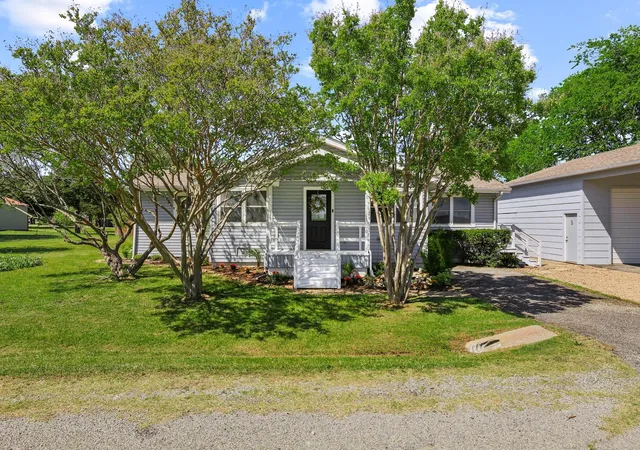 Homes for sale in Pottsboro, TX | 75 Maple Dr, Pottsboro, TX 75076 | MLS# 21228396