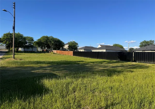 Photo 4 of Land for sale at 207 Pine St, Hillsboro, TX 76645 | MLS# 21234515 | Listing updated on 2026-08-19