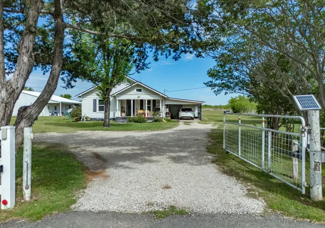 Photo 3 of Single family home for sale at 2414 E Ennis Ave #A, Ennis, TX 75119 | MLS# 21233183 | Listing updated on 2026-09-02