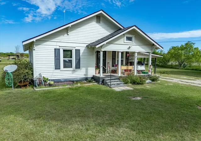 Photo 3 of Single family home for sale at 2414 E Ennis Ave #A, Ennis, TX 75119 | MLS# 21233183 | Listing updated on 2026-09-02