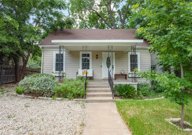 Photo 1 of Single family home for sale at 2521 Washington Ave, Waco, TX 76710 | MLS# 21227820 | Listing updated on 2026-08-23