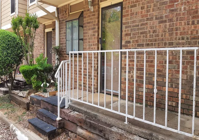 Homes for sale in Arlington, TX | 2121 Park Willow Ln, Arlington, TX 76011