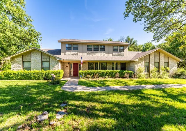 Photo 1 of Sale Pending at 663 Coxs Oak Valley Rd, Waco, TX 76705 | MLS# 21232439 | Listing updated on 2026-08-28