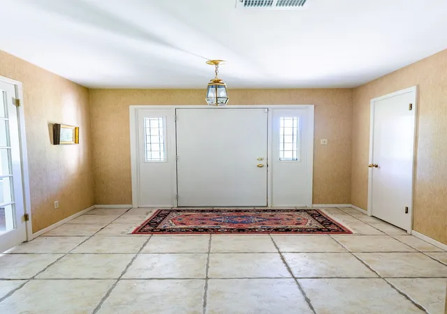Photo 3 of Sale Pending at 663 Coxs Oak Valley Rd, Waco, TX 76705 | MLS# 21232439 | Listing updated on 2026-08-28