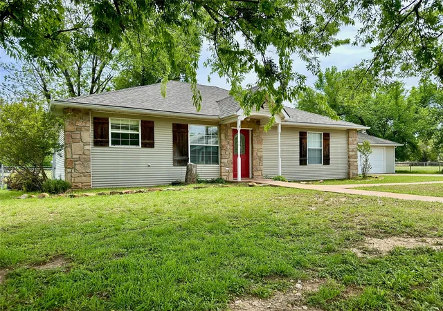 Homes for sale in Brownwood, TX | 1308 Willis St, Brownwood, TX 76801 | MLS# 21234841