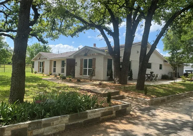 Photo 1 of Single family home for sale at 660 Chinn Chapel Rd, Lewisville, TX 75077 | MLS# 21233596 | Listing updated on 2026-08-22