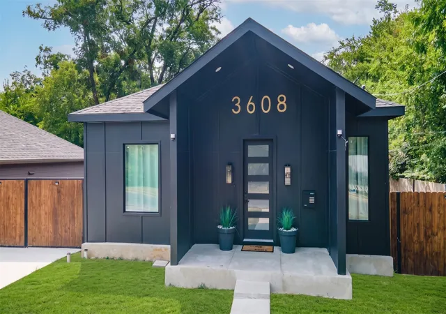 Photo 1 of Single family home for sale at 3608 Metropolitan Ave, Dallas, TX 75210 | MLS# 21233451 | Listing updated on 2026-08-19