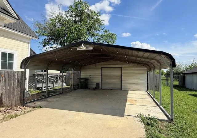 Photo 2 of Single family home for sale at 312 Poplar St, Italy, TX 76651 | MLS# 21234680 | Listing updated on 2026-08-19