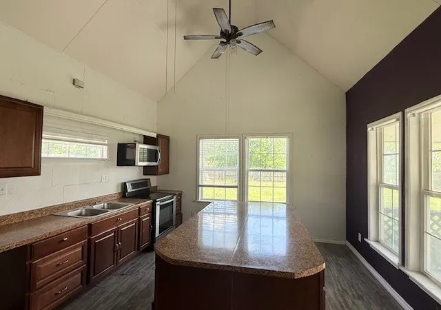 Photo 3 of Single family home for sale at 312 Poplar St, Italy, TX 76651 | MLS# 21234680 | Listing updated on 2026-08-19
