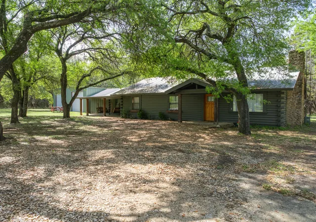 Photo 2 of Single family home for sale at 2731 Garrett Ln, China Spring, TX 76633 | MLS# 21233371 | Listing updated on 2026-08-19