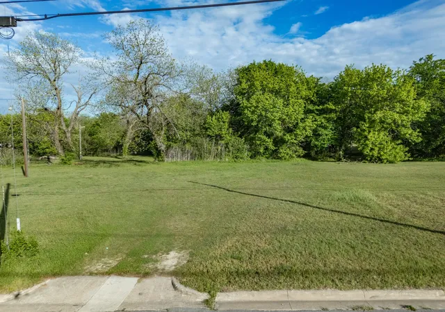 Photo 1 of Land for sale at 105 Wyatt St, Waxahachie, TX 75165 | MLS# 21234917 | Listing updated on 2026-07-07