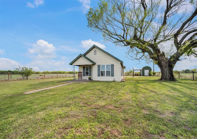 Homes for sale in Nocona, TX | 3913 Fm1956, Nocona, TX 76255 | MLS# 21234936