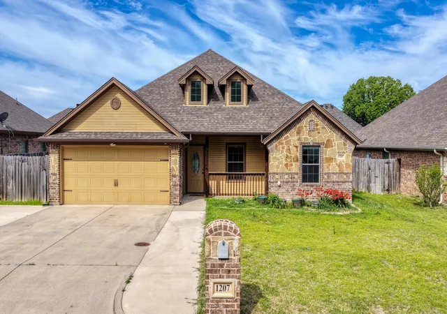 Photo 3 of Single family home for sale at 1207 Butterfield St, Bridgeport, TX 76426 | MLS# 21230230 | Listing updated on 2026-08-19