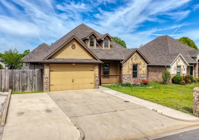 Photo 3 of Single family home for sale at 1207 Butterfield St, Bridgeport, TX 76426 | MLS# 21230230 | Listing updated on 2026-08-19