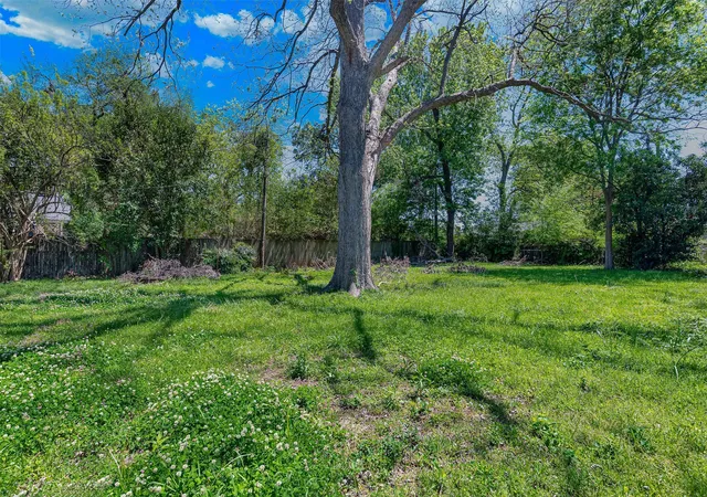 Photo 15 of Single family home for sale at 359 Bellmead St, Shreveport, LA 71105 | MLS# 21234998 | Listing updated on 2026-08-03