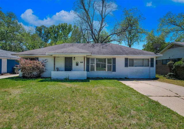 Photo 1 of Single family home for sale at 359 Bellmead St, Shreveport, LA 71105 | MLS# 21234998 | Listing updated on 2026-08-03