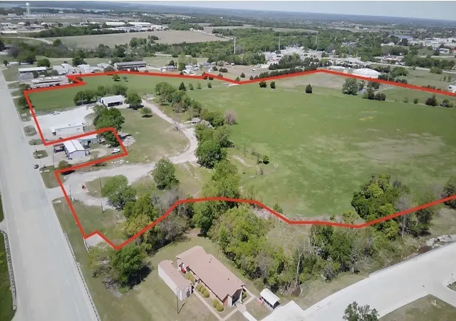 Photo 3 of Land for sale at 676 W W Audie Murphy Pkwy, Farmersville, TX 75442 | MLS# 21234899 | Listing updated on 2026-04-10