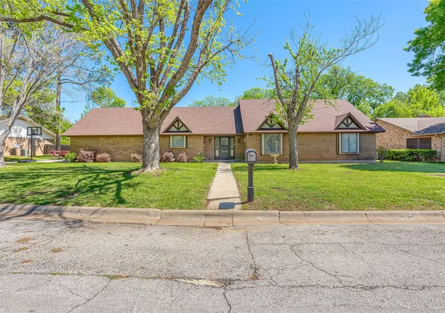 Homes for sale in Bridgeport, TX | 2015 Edgewood Dr, Bridgeport, TX 76426 | MLS# 21221031