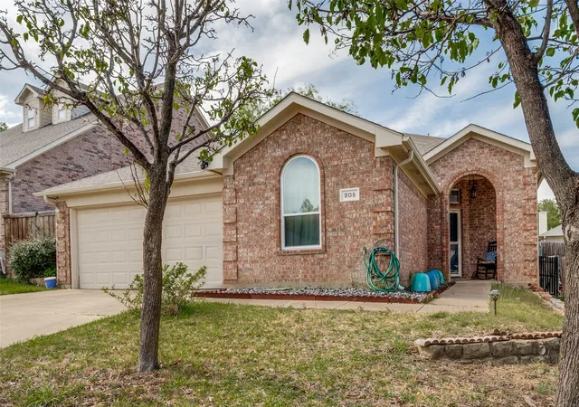 Homes for sale in Euless, TX | 805 E Huitt Ln, Euless, TX 76040 | MLS# 21232795