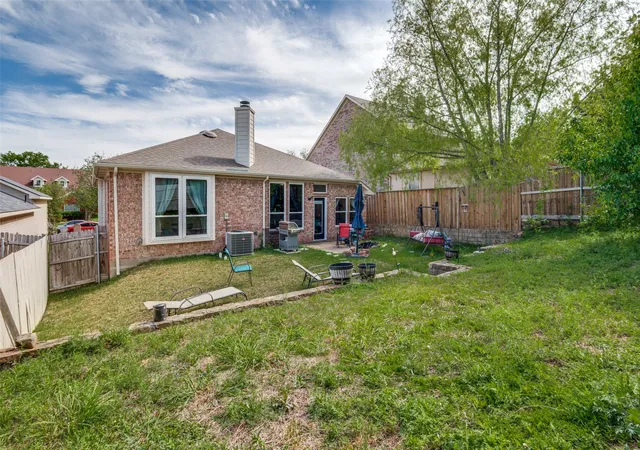 Homes for sale in Euless, TX | 805 E Huitt Ln, Euless, TX 76040 | MLS# 21232795