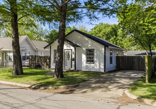 Homes for sale in Ennis, TX | 1507 N Preston St, Ennis, TX 75119 | MLS# 21233624