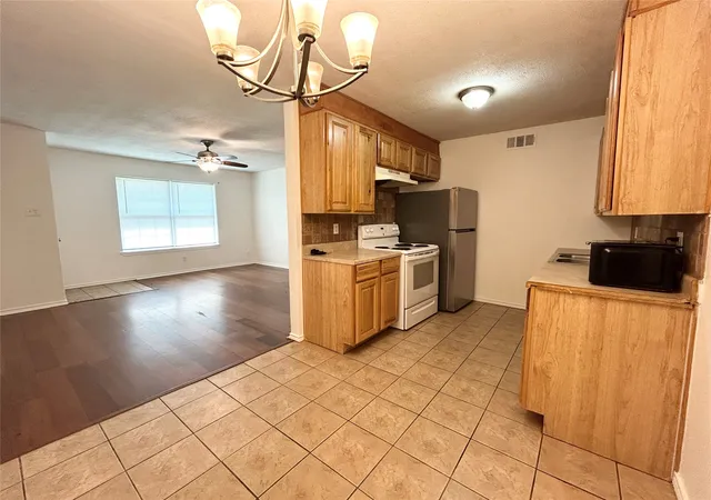 Photo 3 of House for sale at 214 Locust St S, Sulphur Springs, TX 75482 | MLS# 21231847 | Listing updated on 2026-09-01