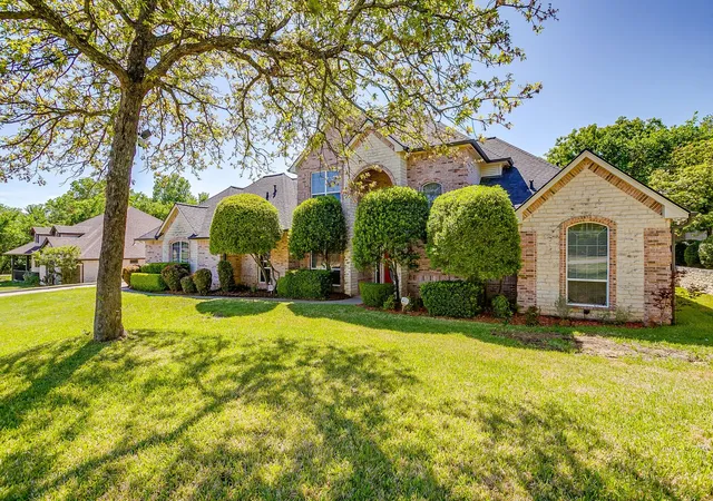Photo 3 of Sale Pending at 312 Oak Ridge Dr, Burleson, TX 76028 | MLS# 21235090 | Listing updated on 2026-08-31