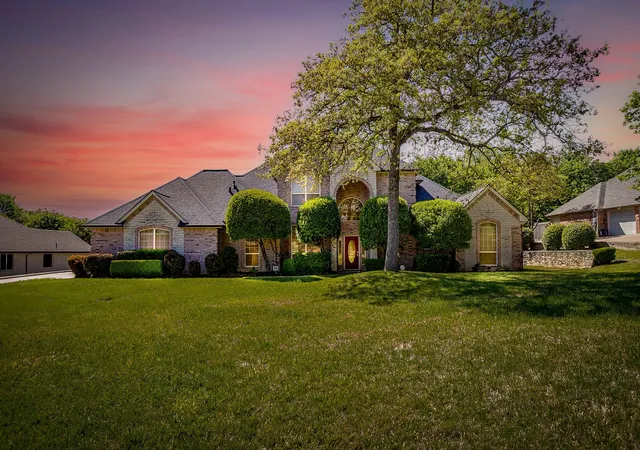 Photo 4 of Sale Pending at 312 Oak Ridge Dr, Burleson, TX 76028 | MLS# 21235090 | Listing updated on 2026-08-31