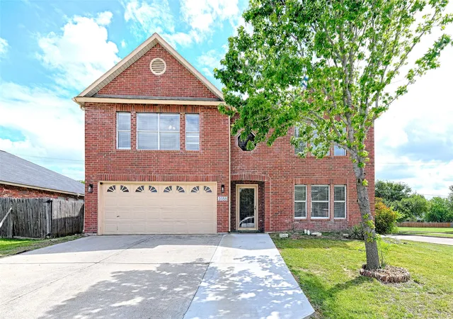 Photo 3 of Single family home for sale at 3188 Spyglass Dr, Grand Prairie, TX 75052 | MLS# 21235123 | Listing updated on 2026-08-29