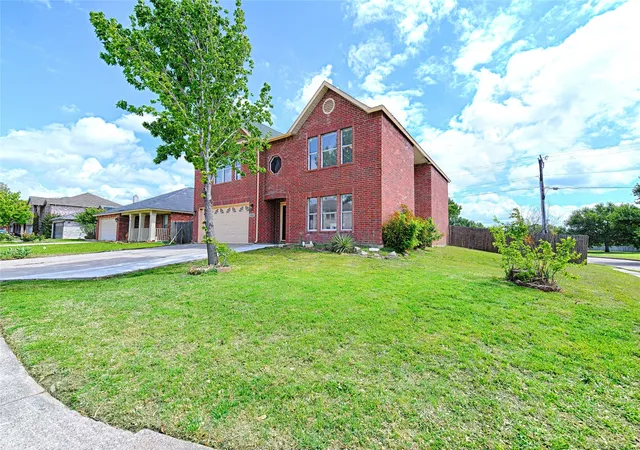 Photo 3 of Single family home for sale at 3188 Spyglass Dr, Grand Prairie, TX 75052 | MLS# 21235123 | Listing updated on 2026-08-29