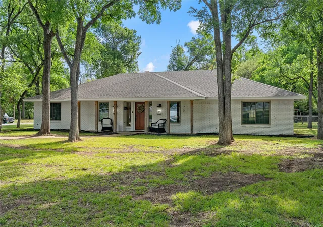 Photo 3 of Sale Pending at 7718 N River Xing, China Spring, TX 76633 | MLS# 21234288 | Listing updated on 2026-07-20