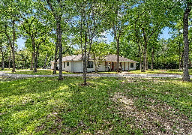 Photo 4 of Sale Pending at 7718 N River Xing, China Spring, TX 76633 | MLS# 21234288 | Listing updated on 2026-07-20