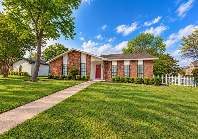 Photo 1 of Single family home for sale at 3113 Powell Dr, Rowlett, TX 75088 | MLS# 21232909 | Listing updated on 2026-10-06