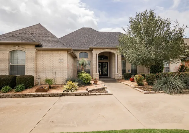 Homes for sale in Waxahachie, TX | 671 Brookglen Ct, Waxahachie, TX 75165 | MLS# 21232766