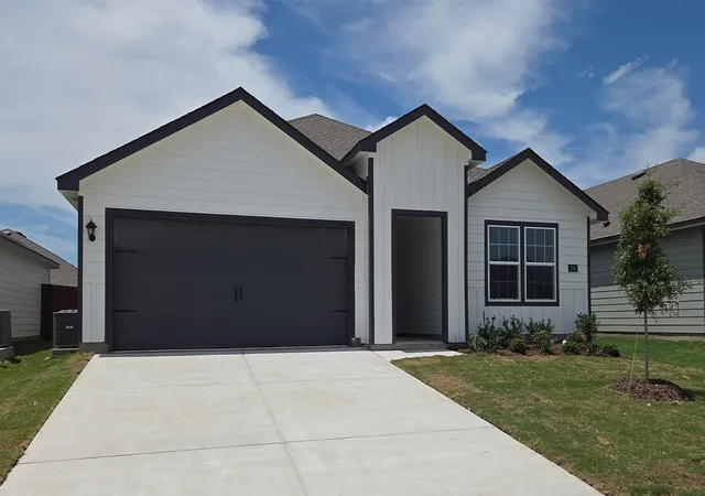 Photo 1 of Single family home for sale at 236 Whispering Pine Dr, Royse City, TX 75189 | MLS# 21235216 | Listing updated on 2026-10-02