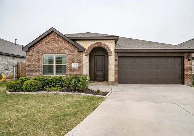 Homes for sale in Godley, TX | 1004 Fairfax Dr, Godley, TX 76044 | MLS# 21233979