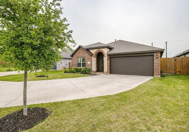 Homes for sale in Godley, TX | 1004 Fairfax Dr, Godley, TX 76044 | MLS# 21233979