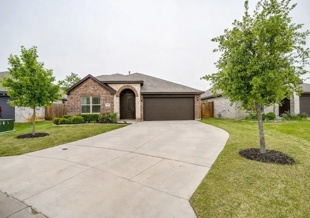 Homes for sale in Godley, TX | 1004 Fairfax Dr, Godley, TX 76044 | MLS# 21233979