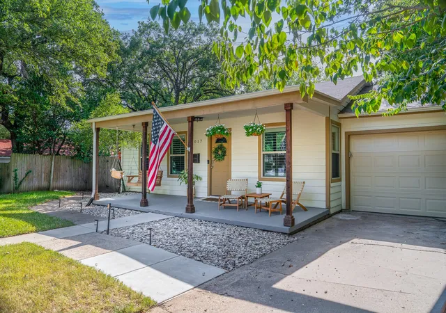 Photo 2 of Single family home for sale at 2017 Bluebonnet Dr, Fort Worth, TX 76111 | MLS# 21234162 | Listing updated on 2026-07-06