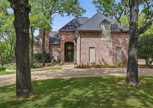 Homes for sale in Argyle, TX | 1496 Rolling Acres Dr, Argyle, TX 76226 | MLS# 21232698