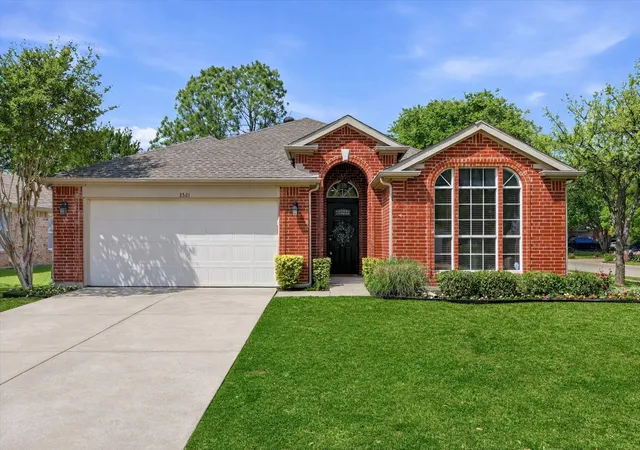 Photo 3 of Sale Pending at 2521 Champlain Ln, Denton, TX 76210 | MLS# 21233767 | Listing updated on 2026-07-24