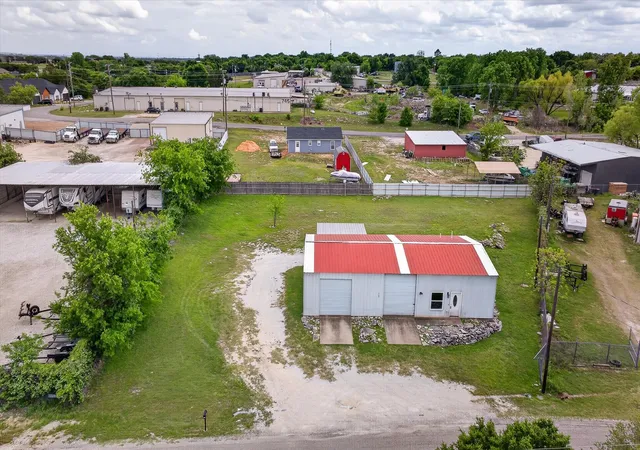 Photo 2 of Single family home for sale at 721 Comanche Cove Dr, Granbury, TX 76048 | MLS# 21233243 | Listing updated on 2026-08-03