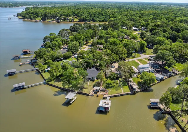 Photo 3 of Single family home for sale at 256 Whispering Oaks Trl, Mabank, TX 75156 | MLS# 21230704 | Listing updated on 2026-09-02