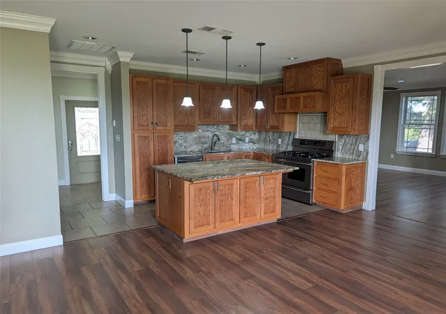 Photo 4 of House for sale at 21855 S Fm 148, Seven Points, TX 75143 | MLS# 21235527 | Listing updated on 2026-09-23