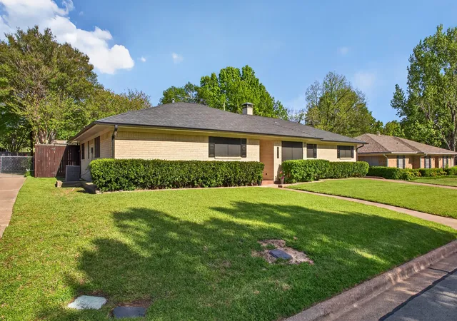 Homes for sale in Bonham, TX | 1907 Wes Hardin Cir, Bonham, TX 75418 | MLS# 21235447