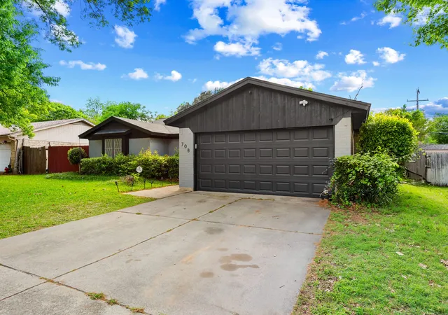 Photo 2 of Sale Pending at 708 Del Mar Ln, Arlington, TX 76012 | MLS# 21235394 | Listing updated on 2026-07-20