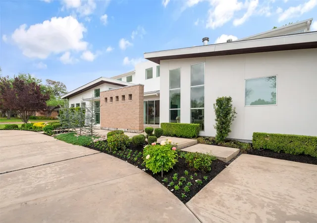 Photo 3 of Mansion for sale at 5624 Williamstown Rd, Dallas, TX 75230 | MLS# 21235586 | Listing updated on 2026-08-19