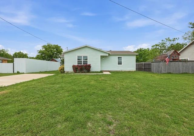 Photo 3 of Sale Pending at 204 E Bailey St, Ponder, TX 76259 | MLS# 21229992 | Listing updated on 2026-07-25