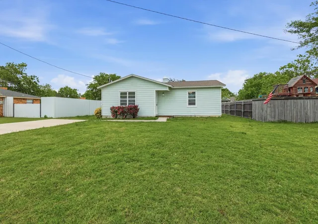 Photo 4 of Sale Pending at 204 E Bailey St, Ponder, TX 76259 | MLS# 21229992 | Listing updated on 2026-07-25