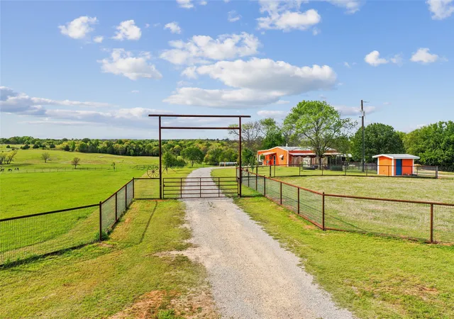 Land for sale at 1406 N Johnson Loop, Montague, TX 76251 | MLS# 21235397